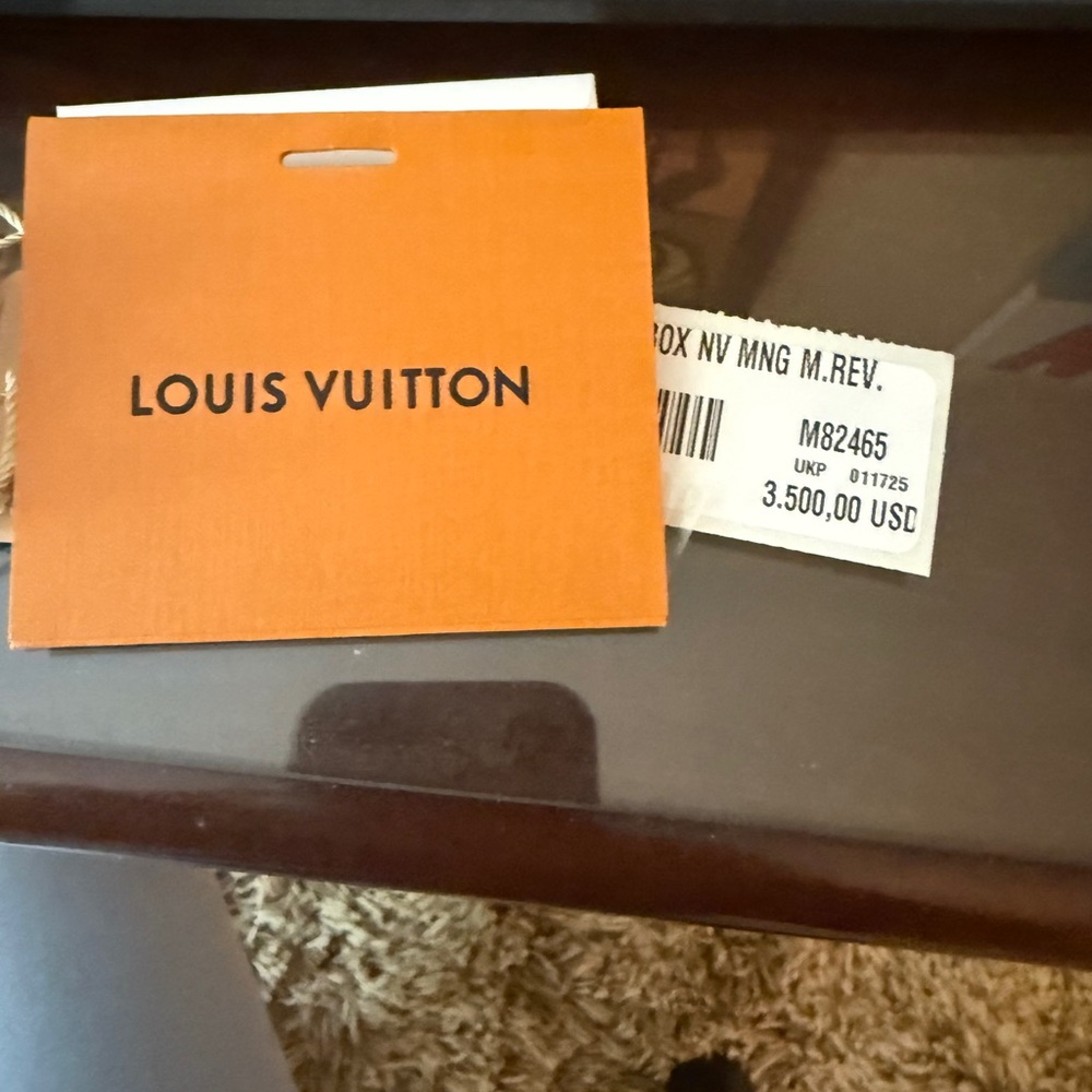 Louis Vuitton camera box. Worn once. ORIGINAL BOX AND BAG - Picture 10 of 11